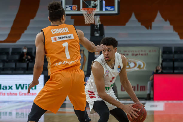 员默契配合 员默契配合